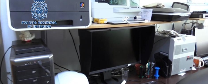 La Policía detiene a un falsificador de identidades que estafaba en centros comerciales